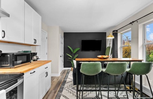 Green Bay Apartment | NEW!PetsWelcome|CentrallyLocated