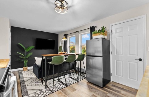 Green Bay Apartment | NEW!PetsWelcome|CentrallyLocated
