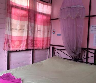 Wat Sam Phraya House | New Phiman Riverview Guesthouse