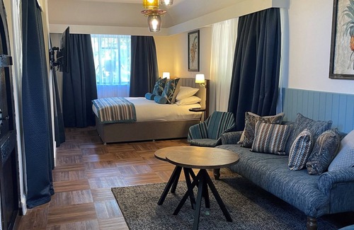 Shirrell Heath Hotel | New Place