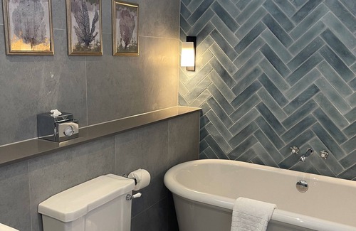 Shirrell Heath Hotel | New Place