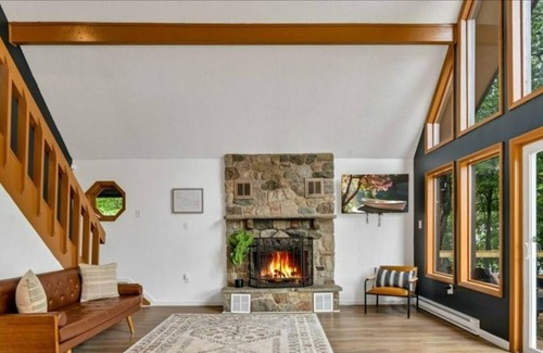 Tobyhanna Cottage | New Poconos A Frame Cabin- Near Ski Resort & Lake