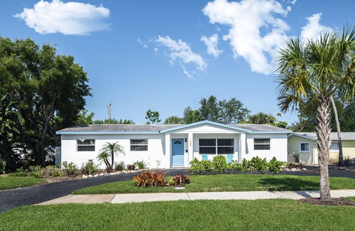 Lake Park House | New pool! 4 Bed 3 bath home -Fenced yard in trendy Lake Park- City of Naples.