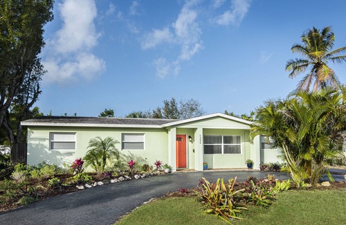 Lake Park House | New pool! 4 Bed 3 bath home -Fenced yard in trendy Lake Park- City of Naples.
