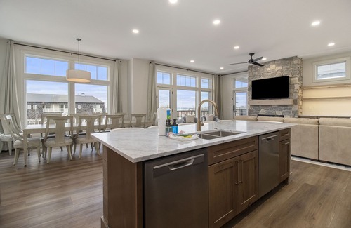 Ludington House | New pool and spa for 2026! Relax & Unwind, Sleeps 18