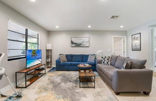 Pompano Beach House | NEW Pool Game Room Outside Games 3 miles to beach