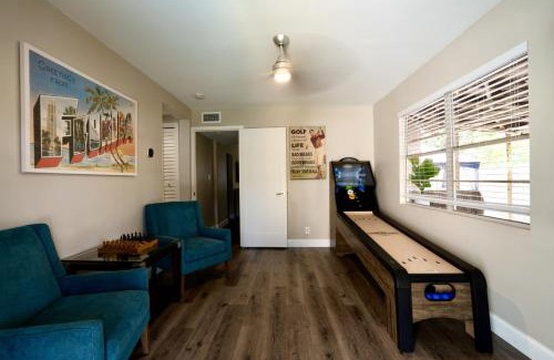 Pompano Beach House | NEW Pool Game Room Outside Games 3 miles to beach