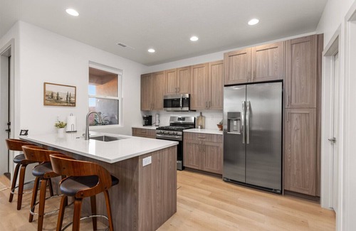Santa Clara House | New- Pool, Hot Tub, Nintendo Switch, Pool, Pickleball and Ping Pong Fun