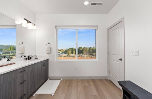 Santa Clara House | New- Pool, Hot Tub, Nintendo Switch, Pool, Pickleball and Ping Pong Fun
