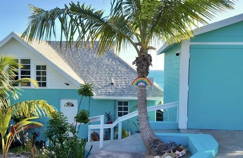 Rainbow Bay House | NEW POOL! Luxury waterfront! "Rainbow Charm"
