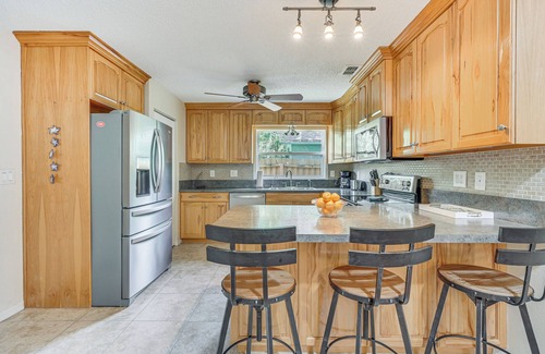 Tall Pines House | New Port Richey Home w/Charcoal Grill Near Hiking