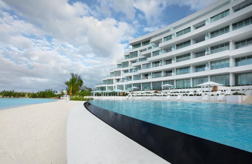 Nassau Resort | NEW Premier Suite on Cable Beach - Huge Private Balcony- Incredible Ocean Views!