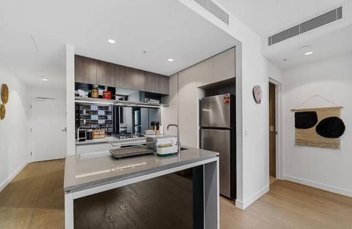 Brisbane Central Business District Apartment | New Private Apt in Queens Wharf lv12
