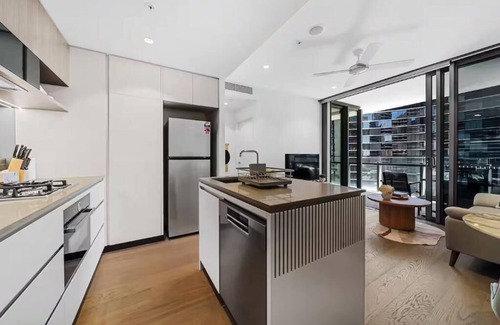 Brisbane Central Business District Apartment | New Private Apt in Queens Wharf lv12
