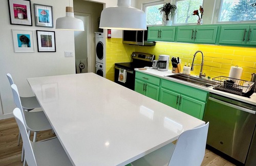 West Colorado Springs Cottage | New Private Cottage with Hot Tub Steps from Garden of the Gods