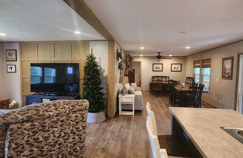 Penhook House | NEW PRIVATE COUNTRY GETAWAY! Minutes to SMITH MOUNTAIN LAKE Family-Friendly