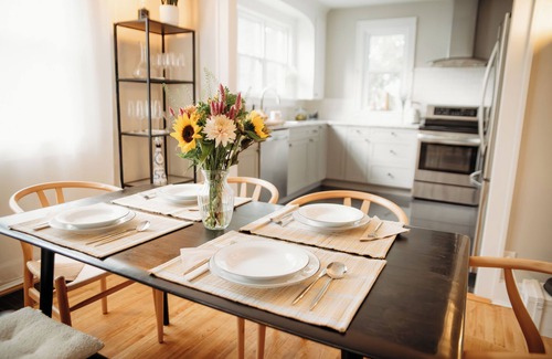 Belleville House | New Private Home 3 BDR Home I Backyard I BBQ I Firepit