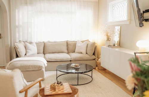 Belleville House | New Private Home 3 BDR Home I Backyard I BBQ I Firepit