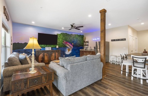 Branson Cabin | NEW PRIVATE HOT TUB! Pop's Fishing Cabin Lake Views & DISCOUNTS