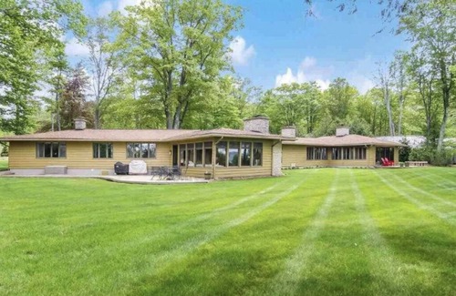 Lake Leelanau House | NEW Private Lake Michigan beach house on Good Harbor Bay, minutes from Leland!