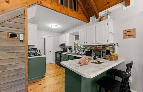 Helen Cabin | NEW! Private Mtn Cabin - Views, Hot Tub, Game Room, Tubing, 3min Downtown Helen