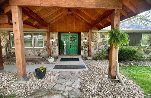 Branson House | NEW! Private Pickleball Court, Sauna, Large Yard; Classic STR, Heart of Branson