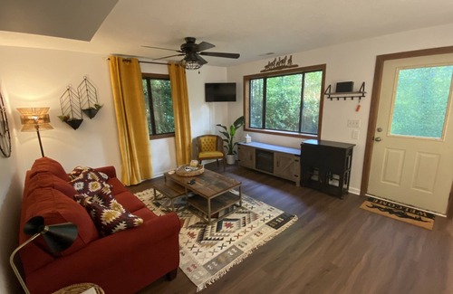 Highlands Apartment | NEW Private suite in Highlands