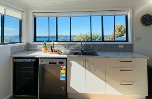 Sunshine House | New Property Seabreeze Bungalow - Lakeview Sunset Delight at Sunshine on Lake Macquarie