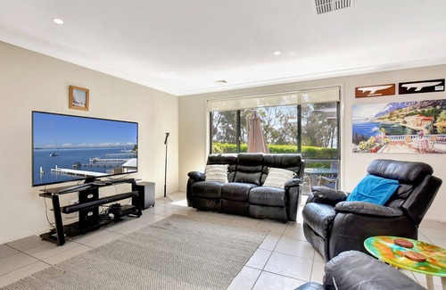 Nords Wharf House | New Property Waterfront Heaven at Nords Wharf only 5 mins to Beach ! Hidden Horizon