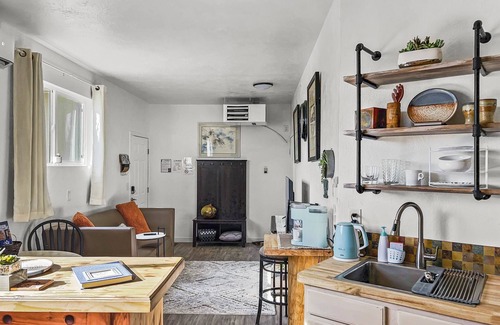 Redlands Apartment | NEW! Quaint Monument Retreat