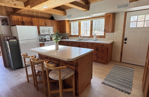 Gills Rock Cottage | New! Quaint, Pet-Friendly Cottage in Northern Door