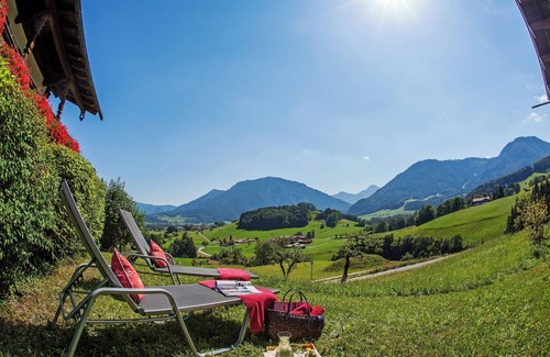 Ruhpolding Apartment | NEW - Rauschberg 50 to 60 sqm, balcony, kitchen, 1 bedroom, 1 living room, WLAN, 4 p.