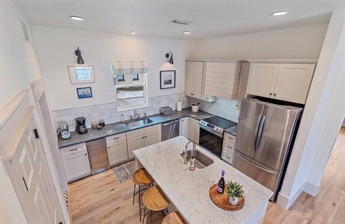 Bradenton House | NEW! READY TO HOST, POOL, FIREPIT, OUTDOOR GAMES