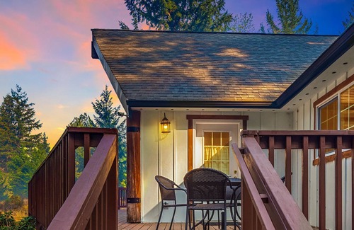 Packwood House | NEW: Red Cedar Cabin - Hundreds of 5 Star Reviews