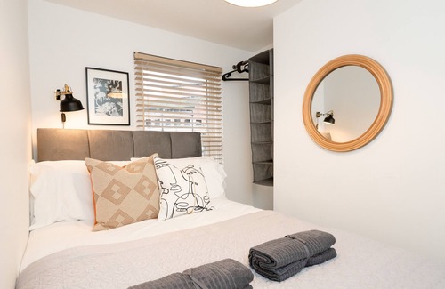 Royal Tunbridge Wells House | NEW! Refurbished 2-bed city centre House w/ Wi-Fi!
