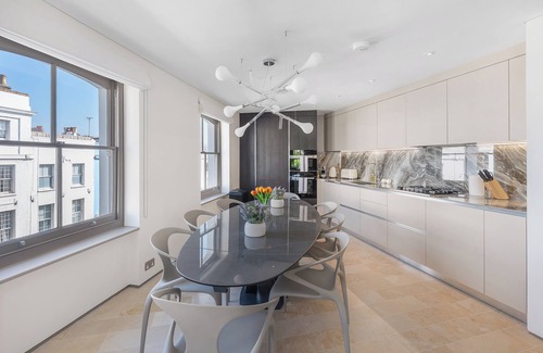Colville Apartment | New Refurbishment with AC & Roof Terrace nr Portobello Road