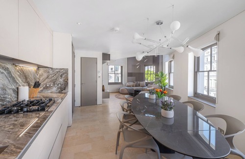 Colville Apartment | New Refurbishment with AC & Roof Terrace nr Portobello Road