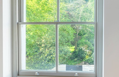 Colville Apartment | New Refurbishment with AC & Roof Terrace nr Portobello Road