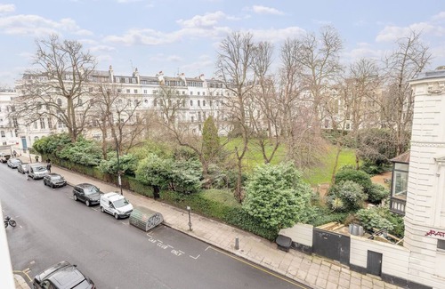 Colville Apartment | New Refurbishment with AC & Roof Terrace nr Portobello Road