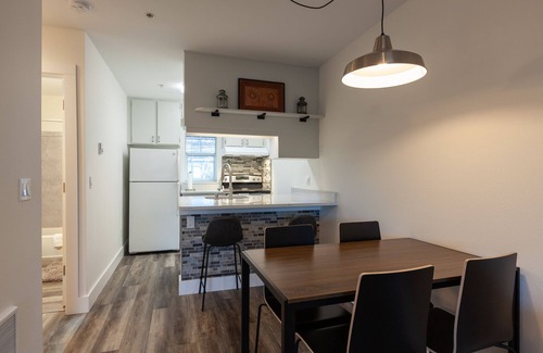 Hood River Condo | New Remodel, 1 BR, 2 bathrooms, sleeps 4, downtown