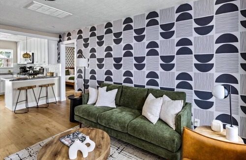 South Central Houston House | NEW- Remodeled/Chic/Downtown/MedCenter/Conference