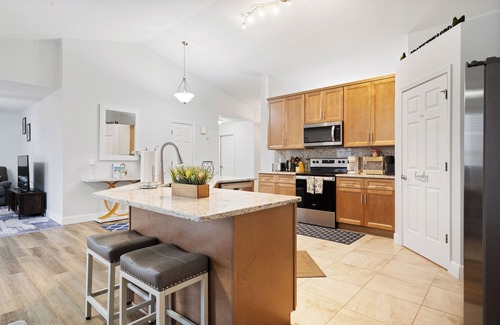 Drayton House | New remodeled home with patio in cul-de-sac. 12 sleep accommodating.