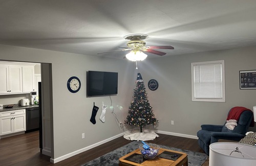 Stormstown House | New Remodeled home. Quiet family neighborhood. 15 mins to PSU.