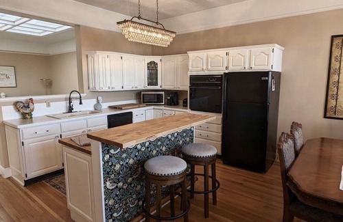 Ironwood Apartment | New, Remodeled, Luxury Loft w/Hot Tub & Rooftop Patio