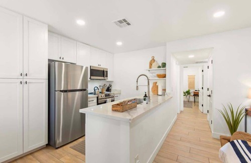 Sunset Condo | *NEW* Remodeled Tempe Pool View Condo Walk to Mill