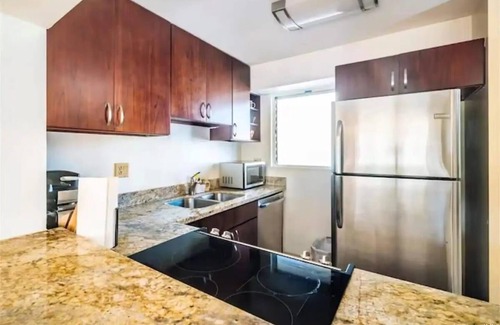 McCully - Moiliili Apartment | NEW RENO 2 apts fit 12! 2 car parking, pool & more