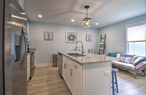 The Point Apartment | NEW! Renovated 2 Bed 2 Bath Apartment Downtown