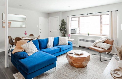 Forestview Apartment | New renovation-1BR-Stylish-Modern-Next to the Laken