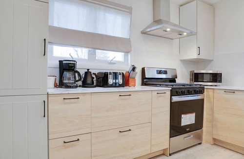 Ambler House | New Renovation 3 minutes to Ambler downtown & train station to Philladelphia