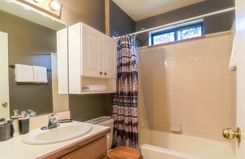 Pagosa Highlands Cabin | New Rental! A/C! Close to Lake Hatcher and miles of hiking trails.